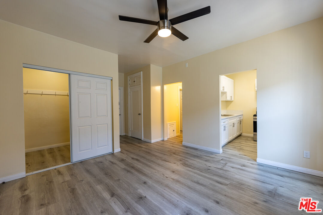 946 S Burlington Ave Unit: 208