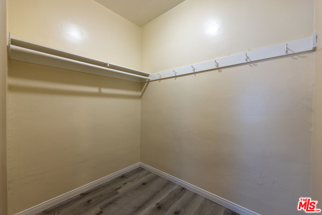 946 S Burlington Ave Unit: 208