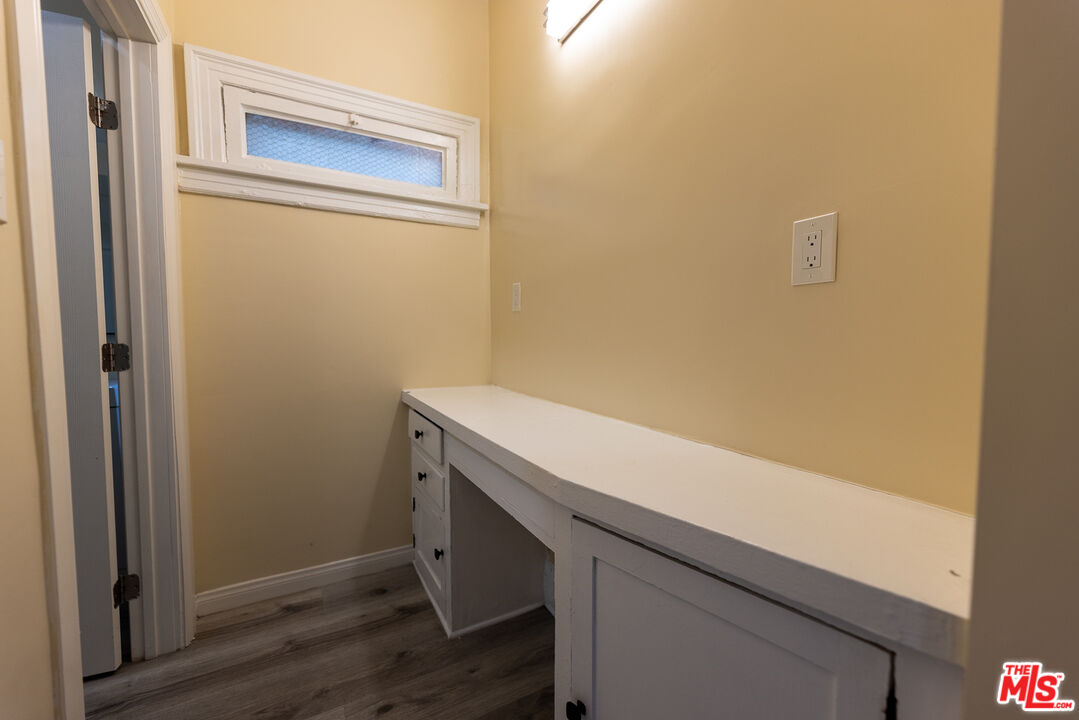 946 S Burlington Ave Unit: 208