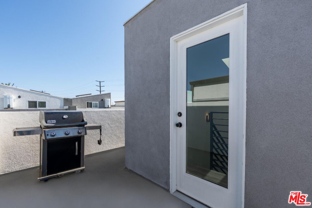 4912 S Centinela Ave