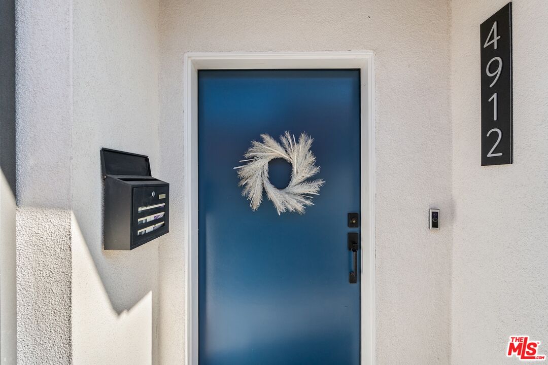 4912 S Centinela Ave