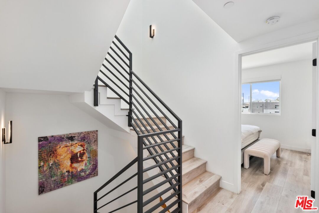 4912 S Centinela Ave