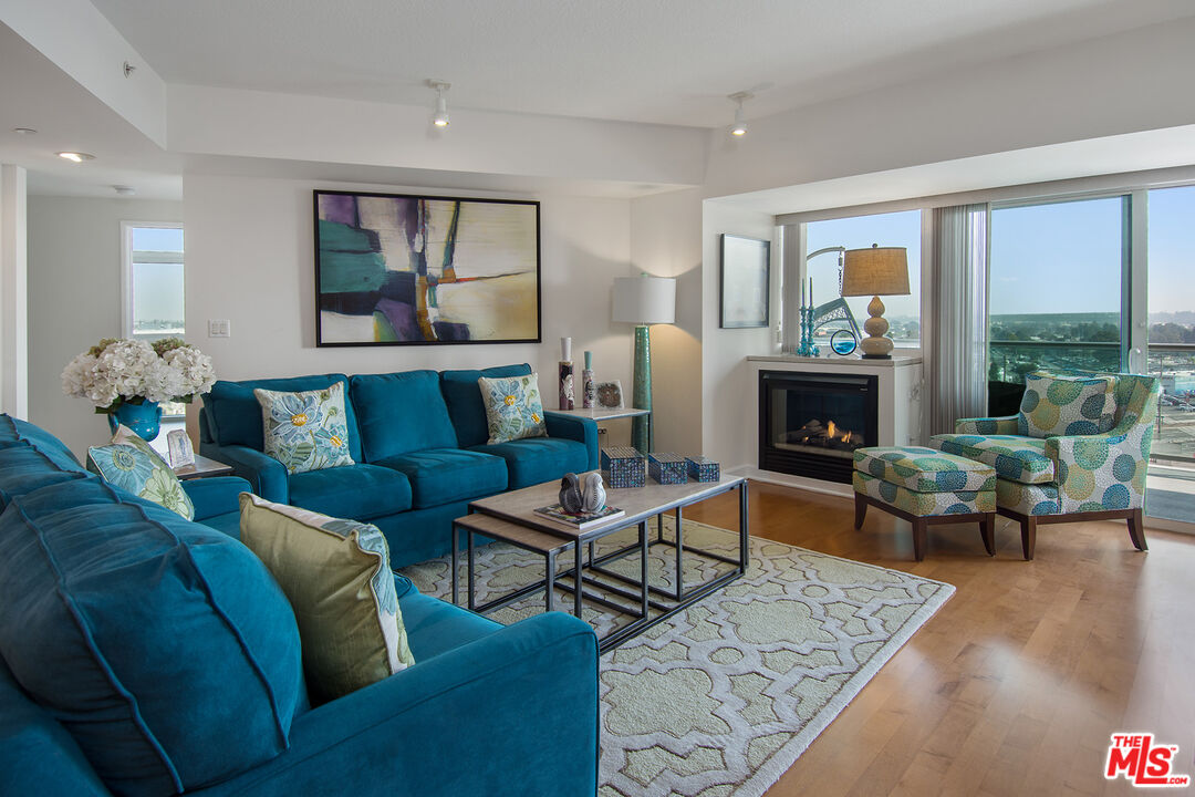 13600 Marina Pointe Dr Unit: 606