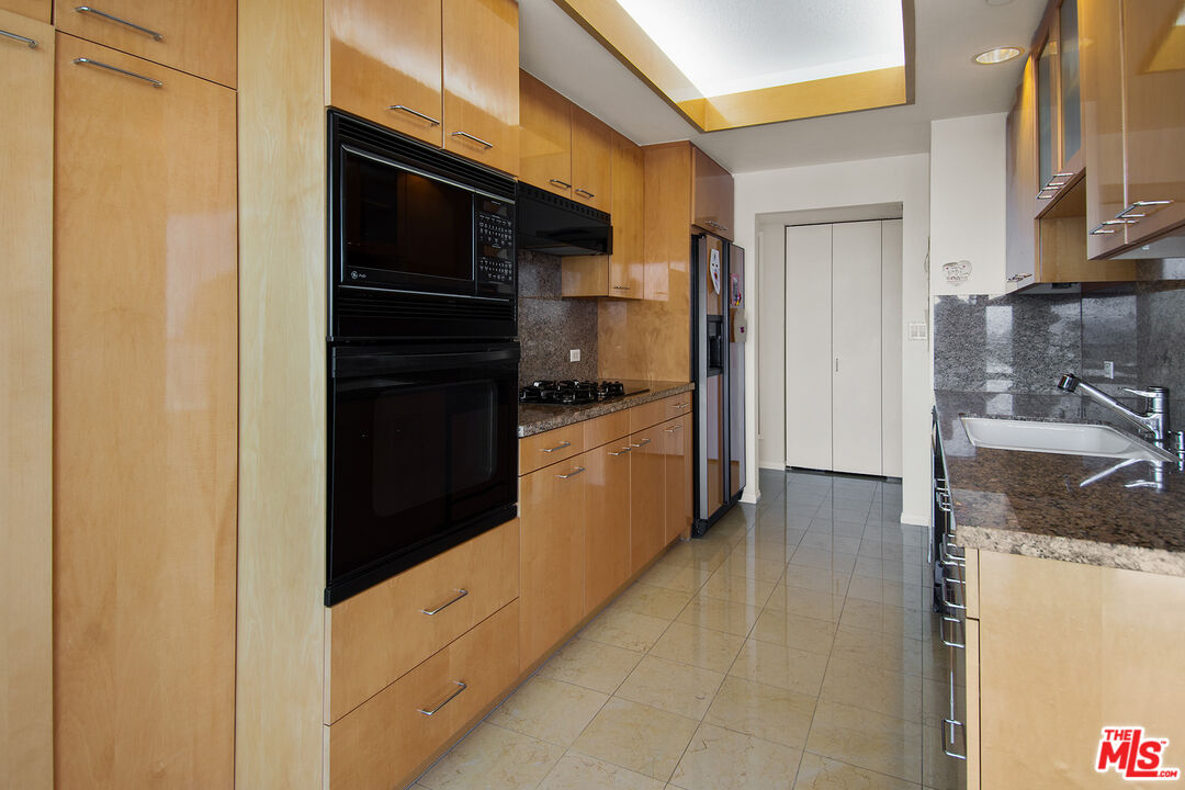 13600 Marina Pointe Dr Unit: 606