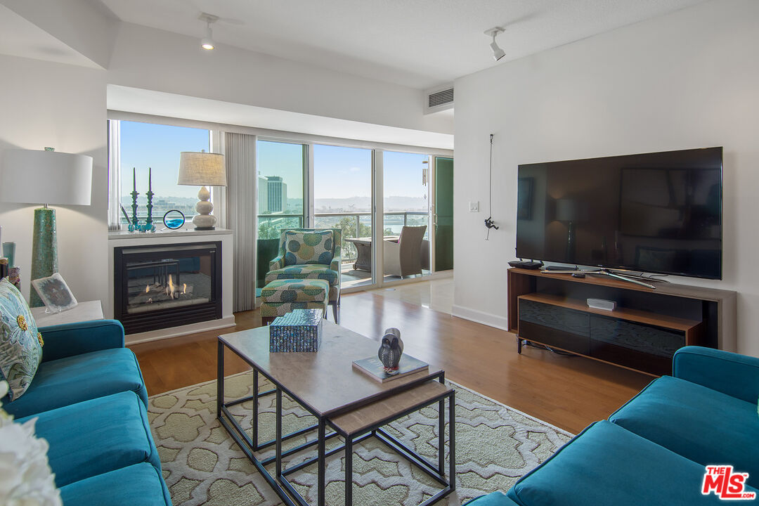 13600 Marina Pointe Dr Unit: 606