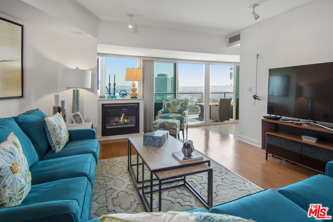 13600 Marina Pointe Dr Unit: 606