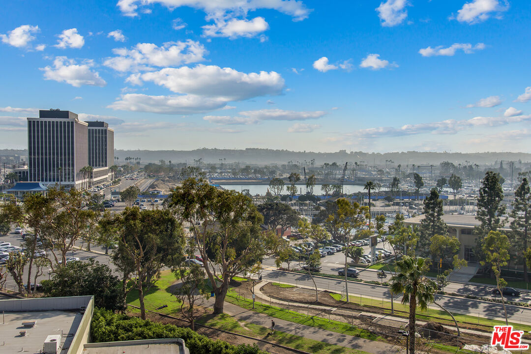 13600 Marina Pointe Dr Unit: 606