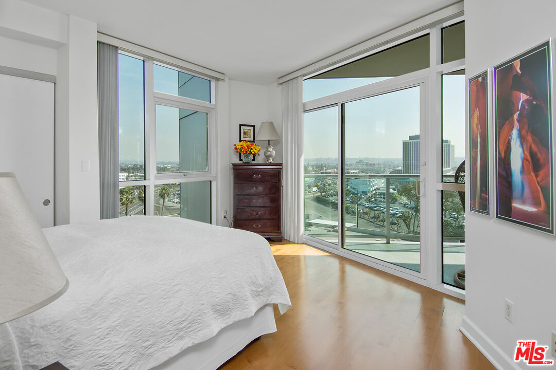 13600 Marina Pointe Dr Unit: 606