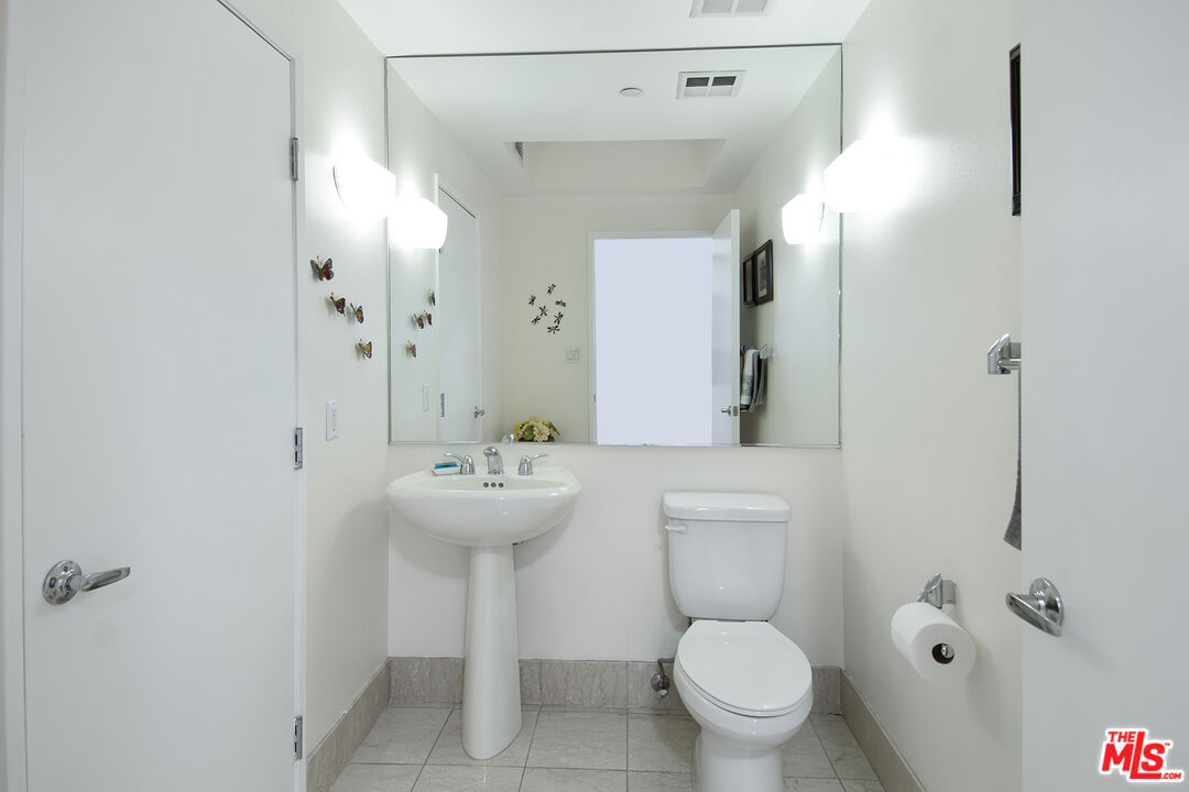 13600 Marina Pointe Dr Unit: 606