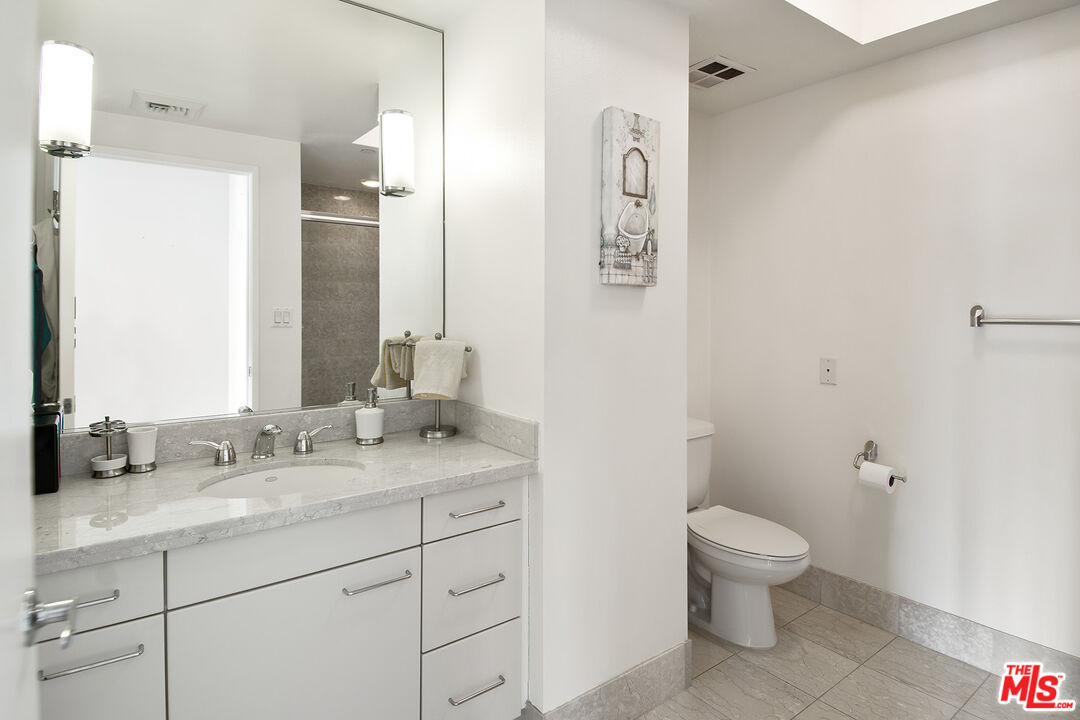 13600 Marina Pointe Dr Unit: 606