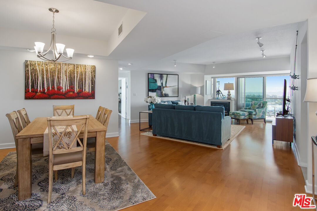 13600 Marina Pointe Dr Unit: 606