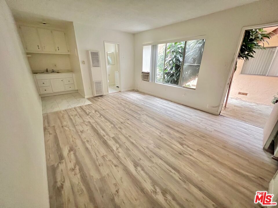 1118 Waterloo St Unit: 6