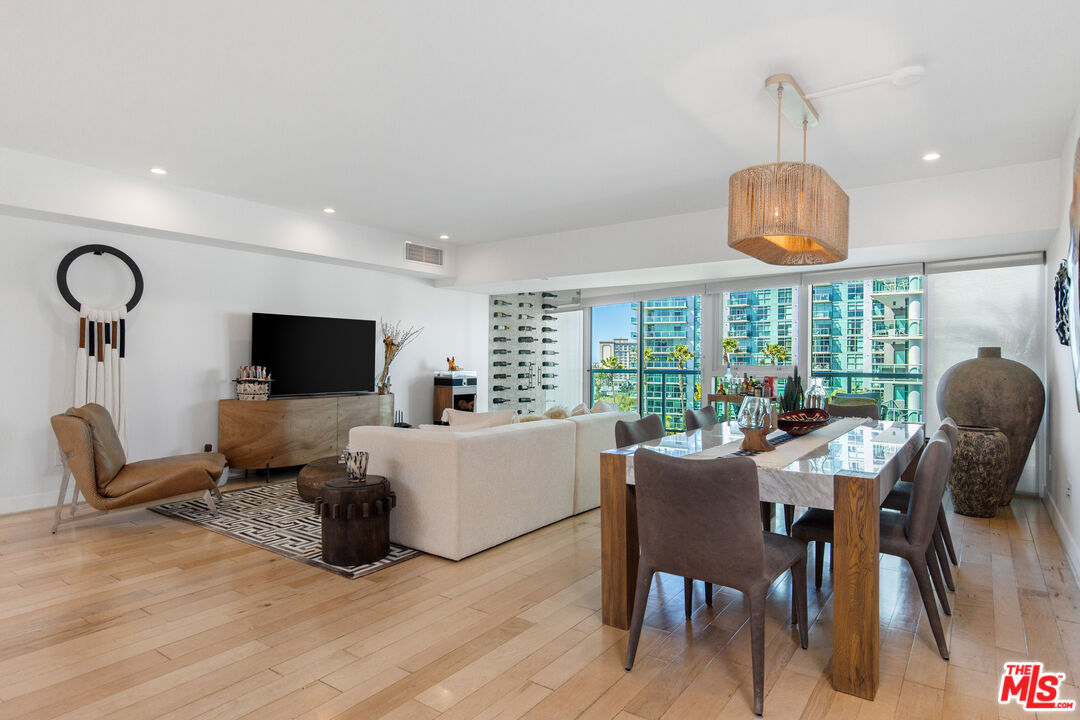 13600 MARINA POINTE DR Unit: 812