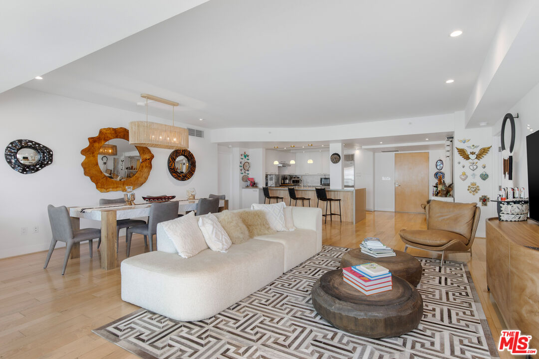 13600 MARINA POINTE DR Unit: 812