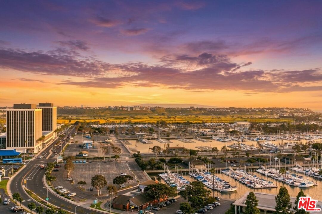 13600 Marina Pointe Dr Unit: 1507