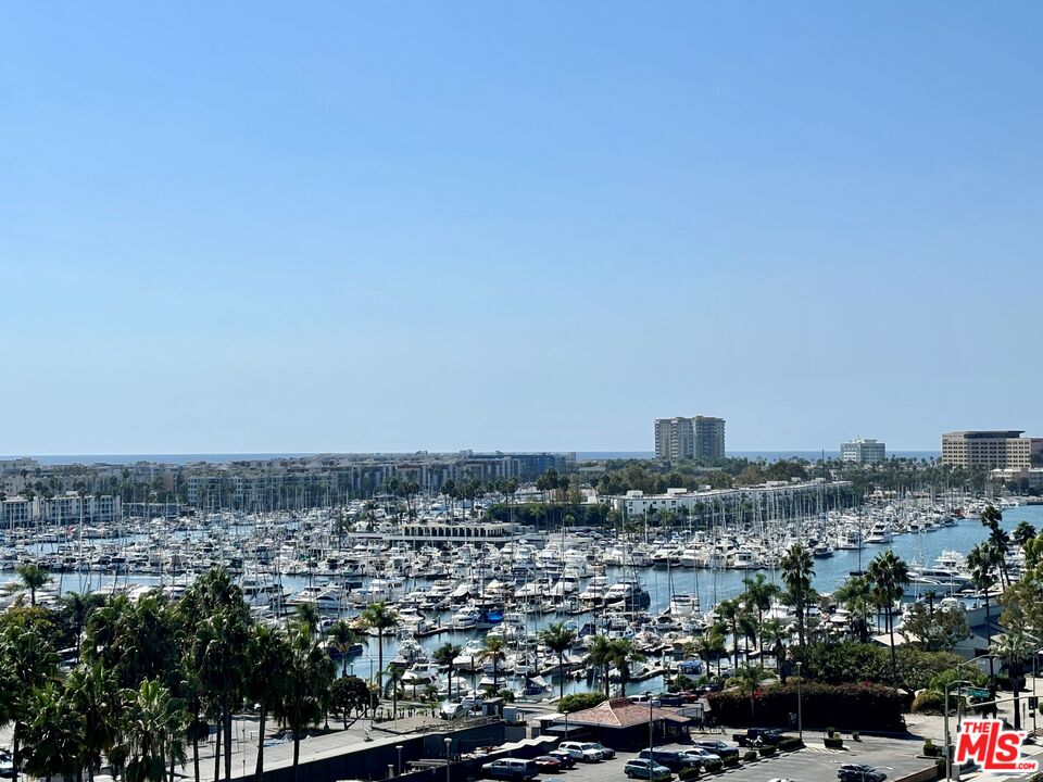 13600 Marina Pointe Dr Unit: 1009