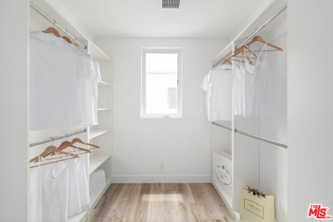 4912 S Centinela Ave