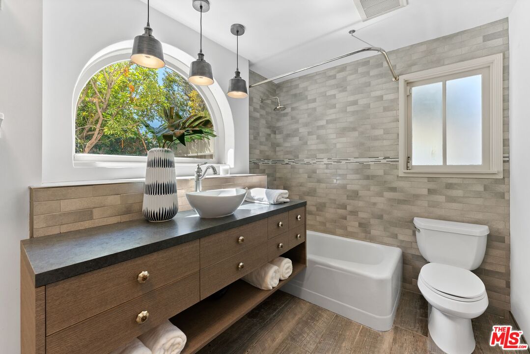 10320 Mississippi Ave