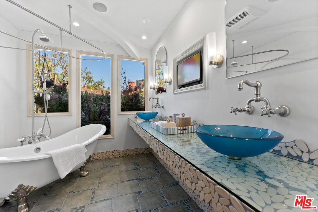 10320 Mississippi Ave