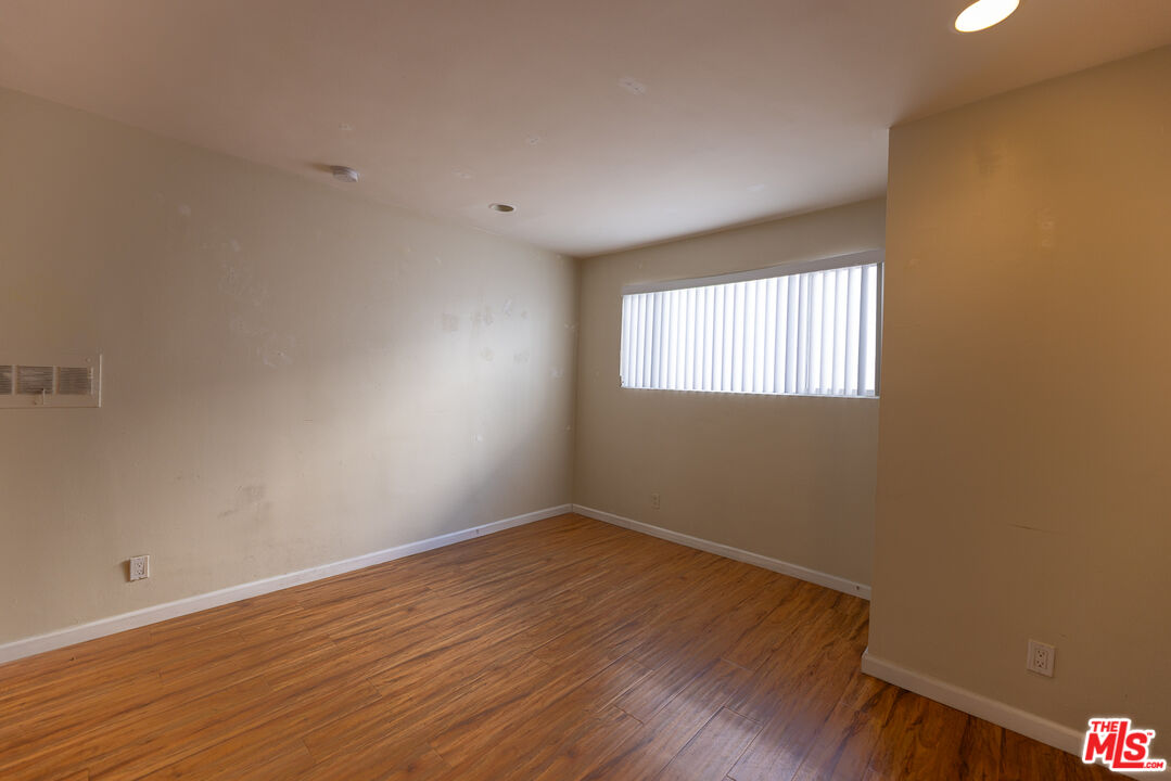 947 S Westmoreland Ave Unit: 207