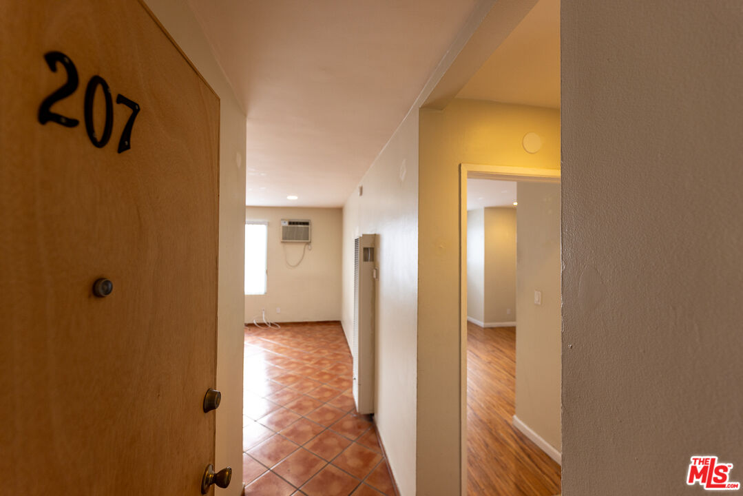 947 S Westmoreland Ave Unit: 207