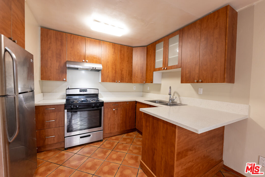 947 S Westmoreland Ave Unit: 207