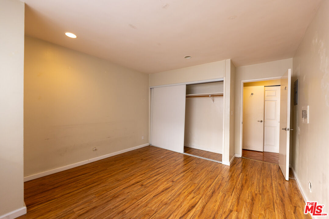 947 S Westmoreland Ave Unit: 207