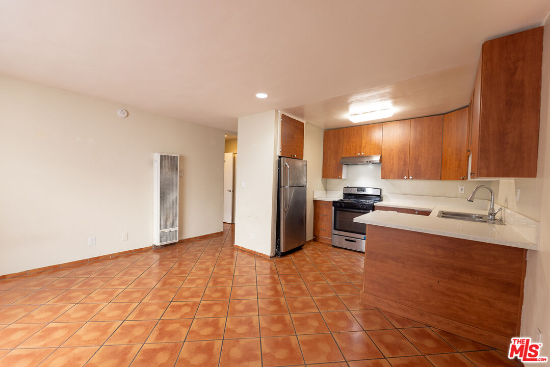 947 S Westmoreland Ave Unit: 207