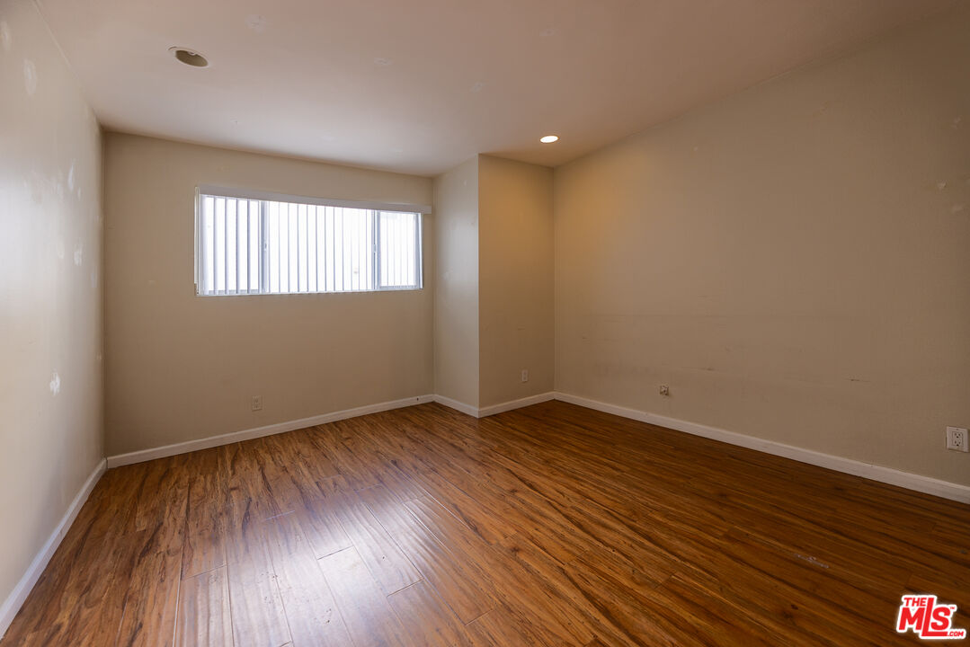 947 S Westmoreland Ave Unit: 207