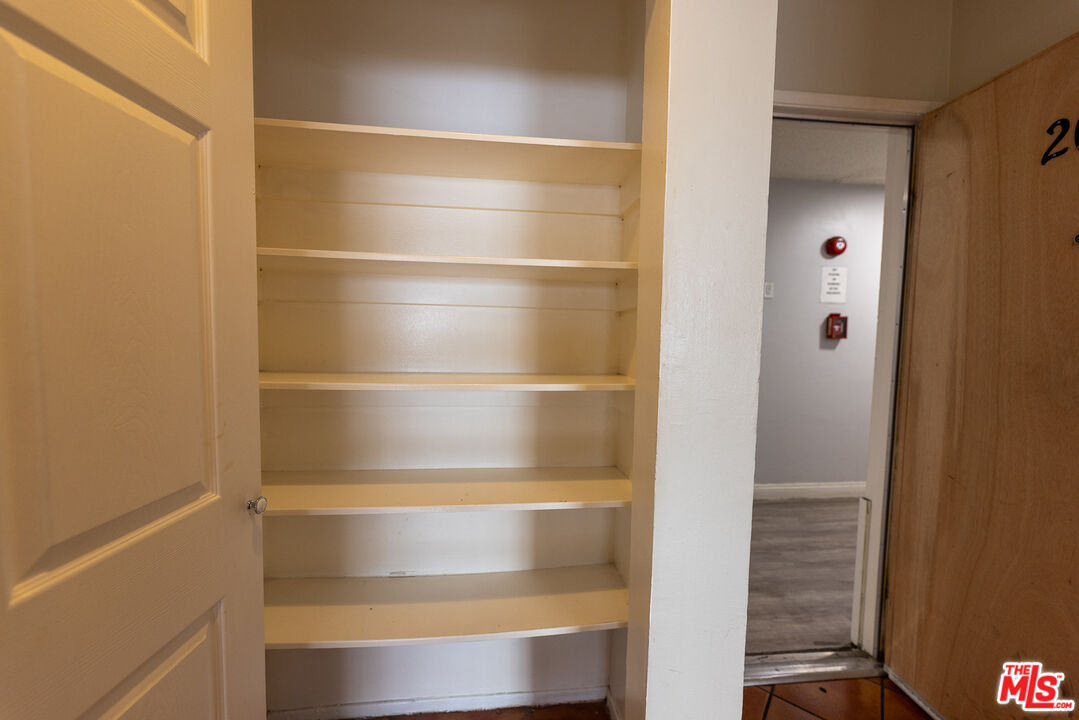 947 S Westmoreland Ave Unit: 207