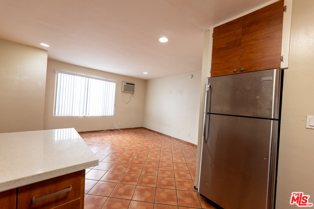 947 S Westmoreland Ave Unit: 207