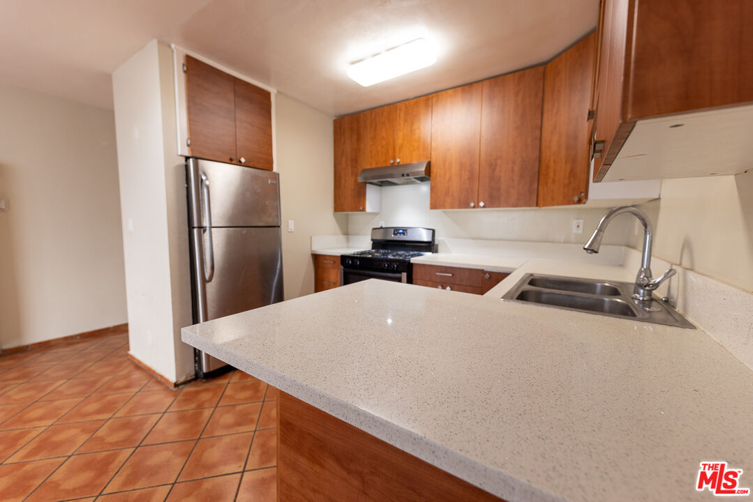 947 S Westmoreland Ave Unit: 207