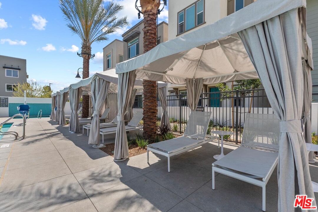 551 Daniel Freeman Cir