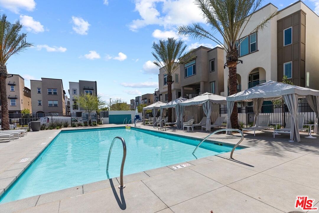 551 Daniel Freeman Cir