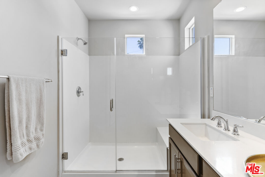 551 Daniel Freeman Cir