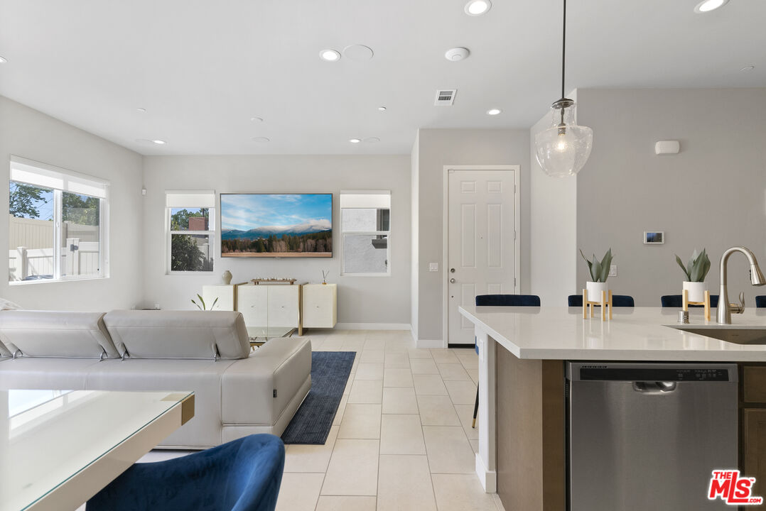 551 Daniel Freeman Cir