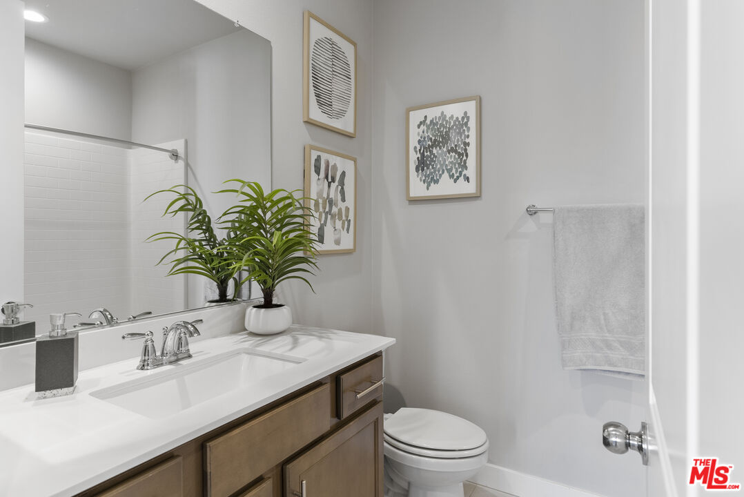 551 Daniel Freeman Cir