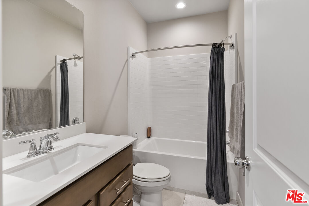 551 Daniel Freeman Cir