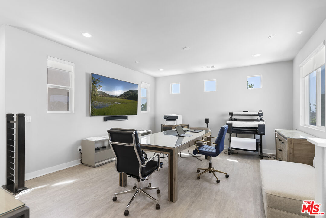 551 Daniel Freeman Cir