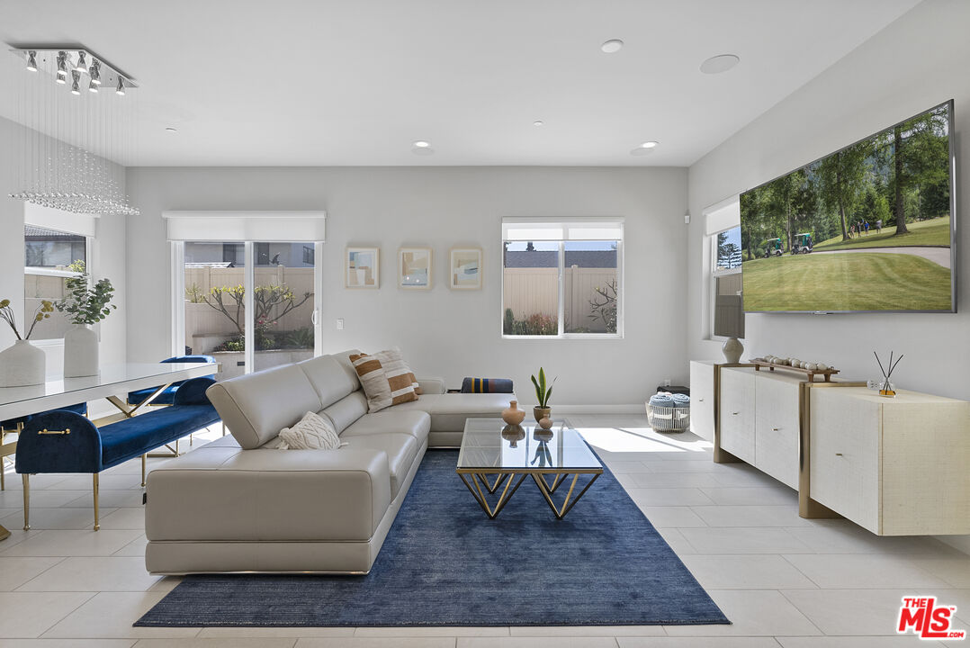 551 Daniel Freeman Cir