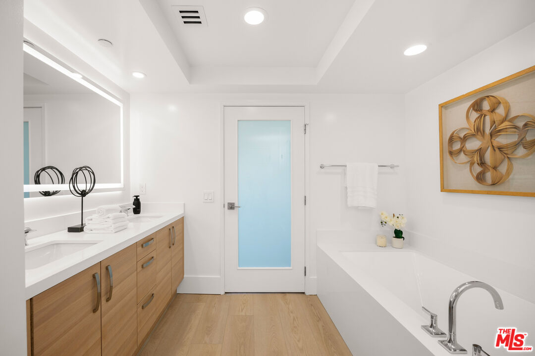 13650 Marina Pointe Dr Unit: 908