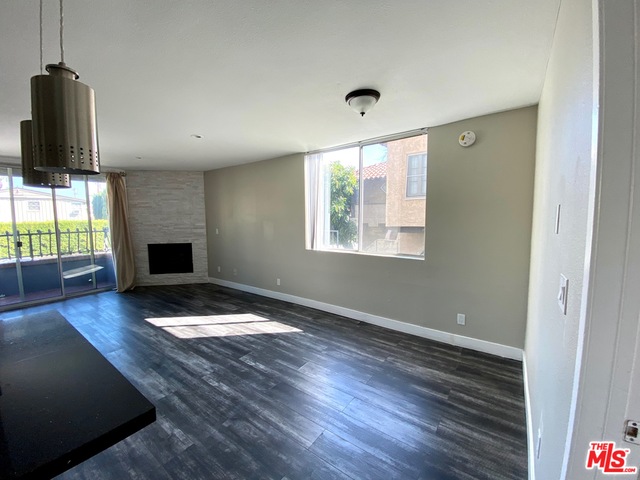 1529 S Bundy Dr Unit: 102