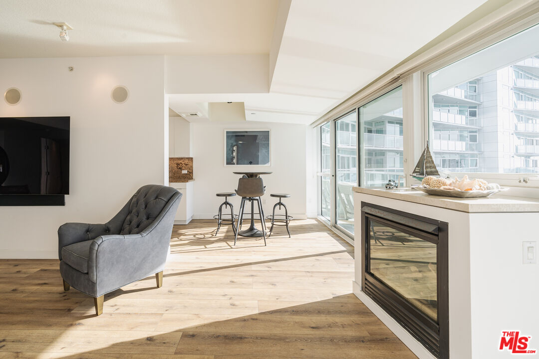 13600 Marina Pointe Dr Unit: 901