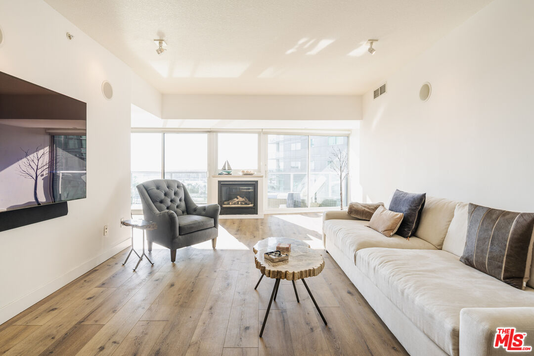 13600 Marina Pointe Dr Unit: 901