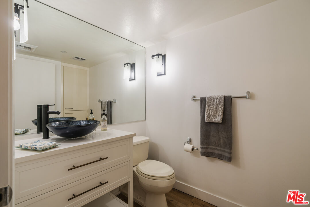 13600 Marina Pointe Dr Unit: 901