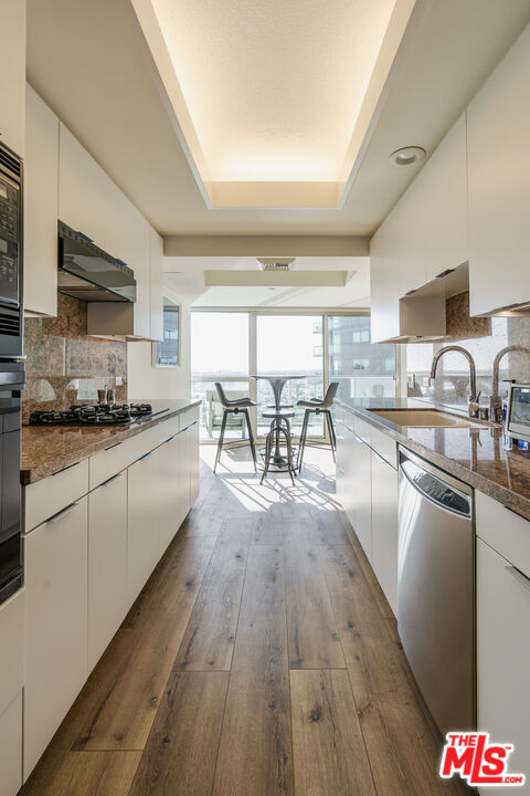 13600 Marina Pointe Dr Unit: 901