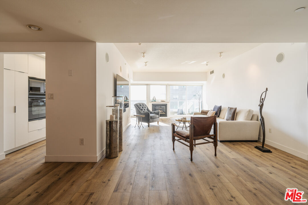 13600 Marina Pointe Dr Unit: 901