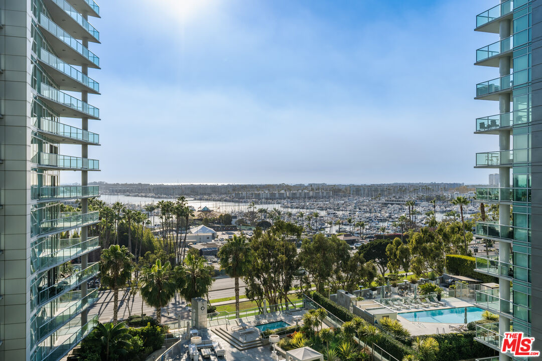 13600 Marina Pointe Dr Unit: 901