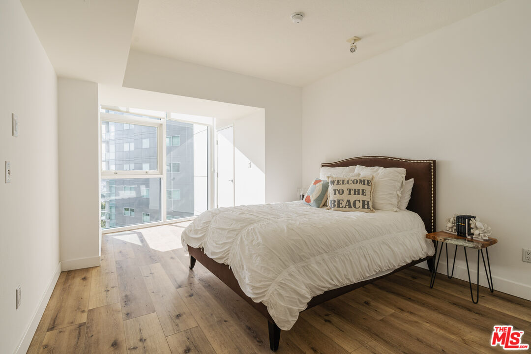 13600 Marina Pointe Dr Unit: 901