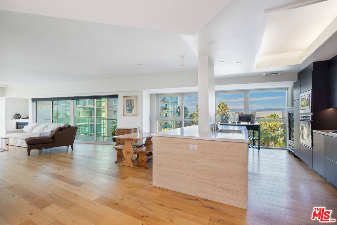 13600 Marina Pointe Dr Unit: 602